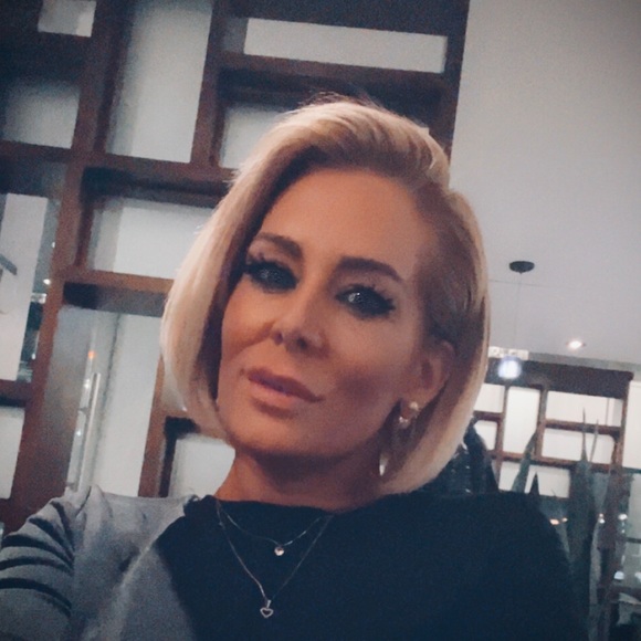 Meet your Posher, Valerie - Picture 2 of 2